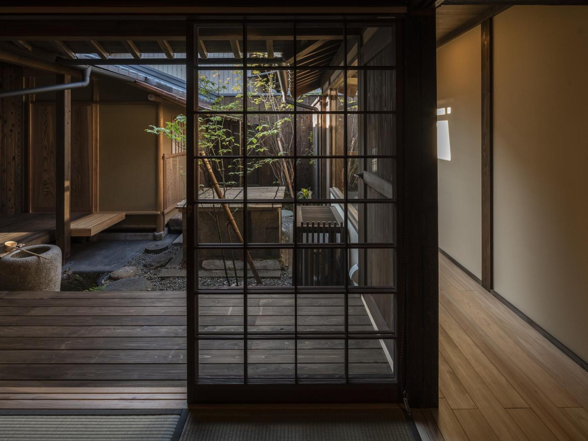 Nipponia Hotel Ozu Castle Town Bagian luar foto
